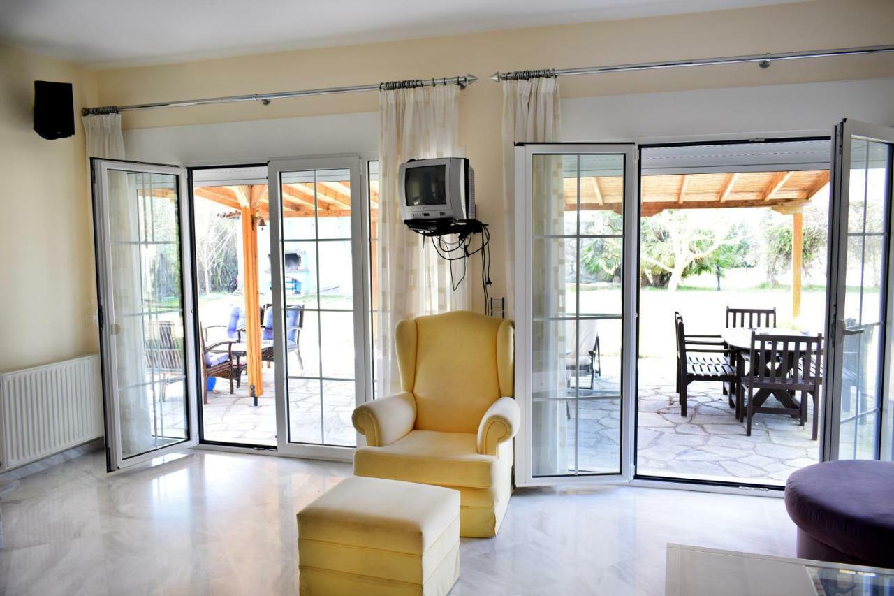 Villa Close To The Beach Ormos Panagias Exterior photo