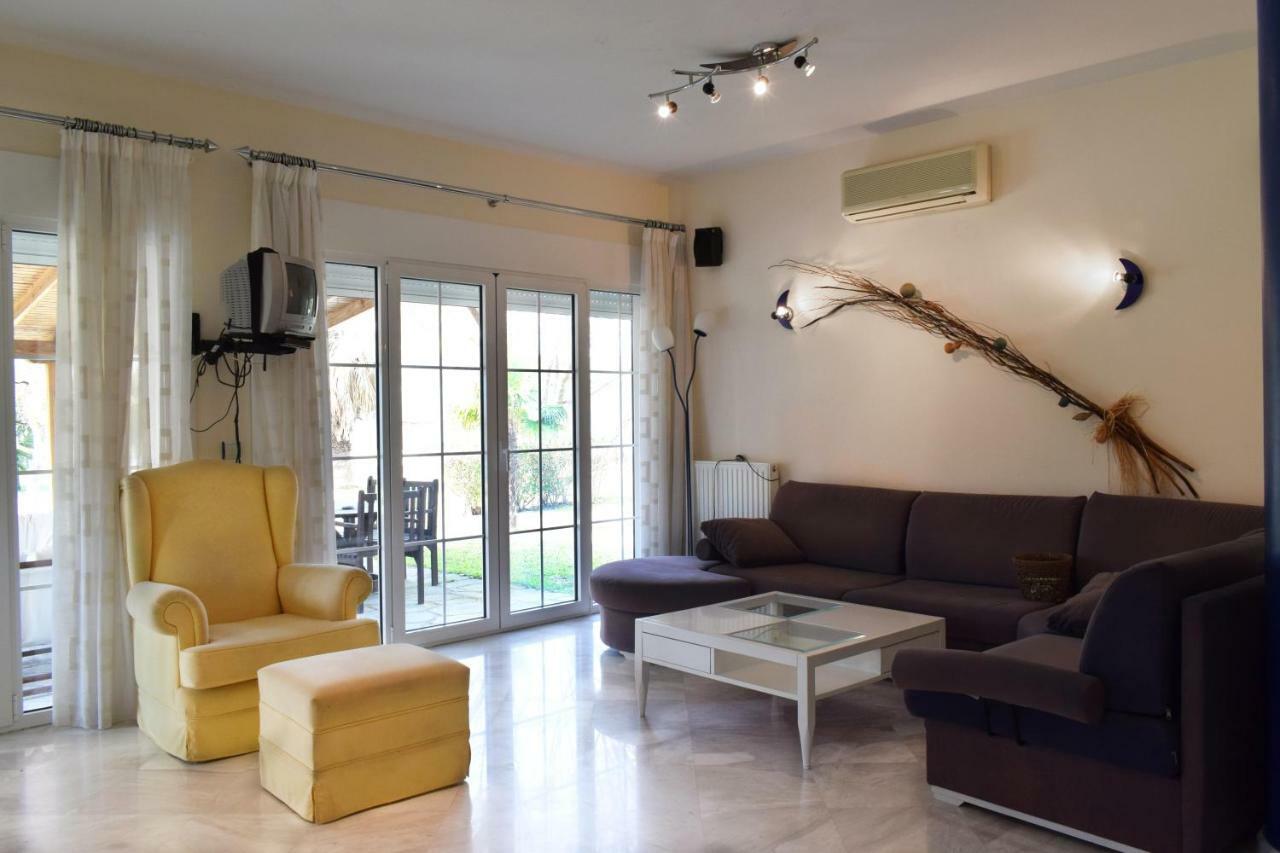 Villa Close To The Beach Ormos Panagias Exterior photo